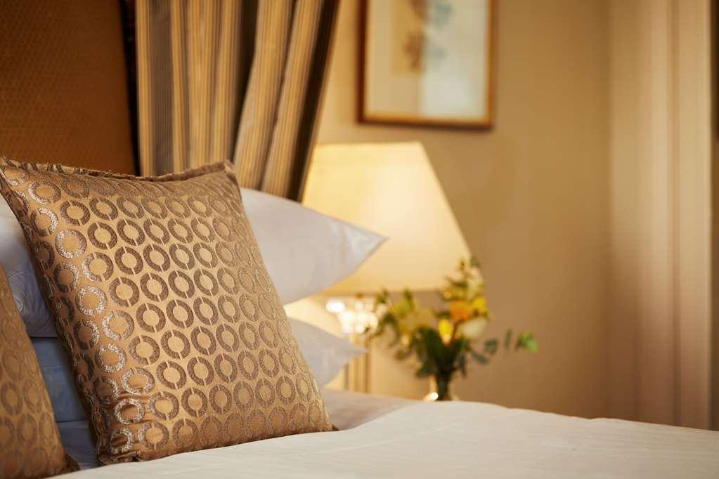 Macdonald Frimley Hall Hotel & Spa Camberley Zimmer foto