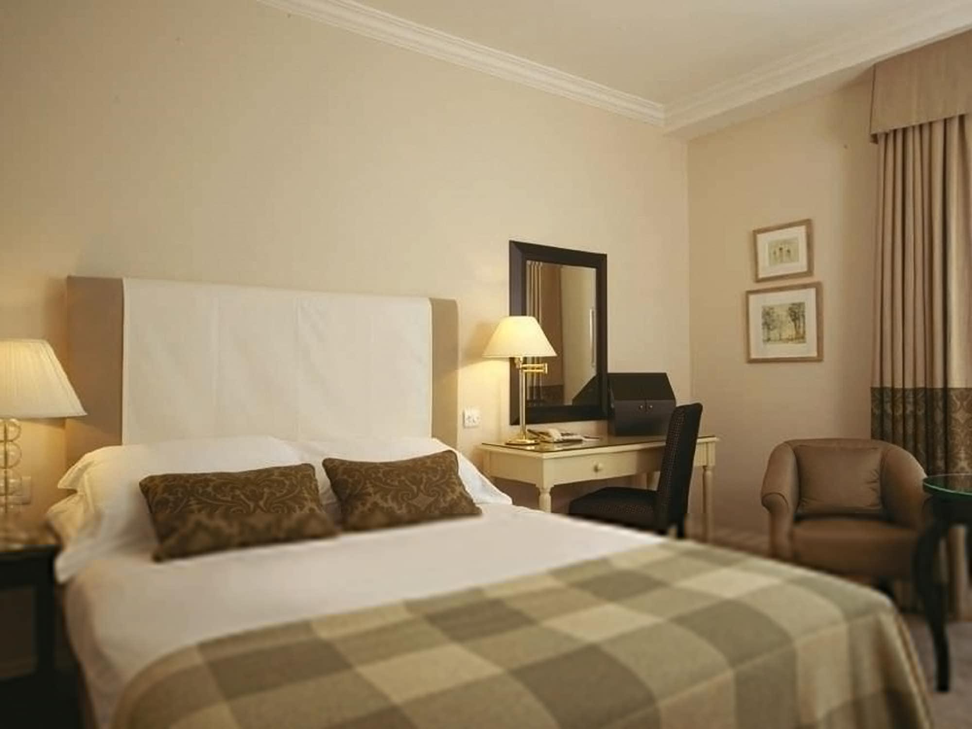 Macdonald Frimley Hall Hotel & Spa Camberley Exterior foto